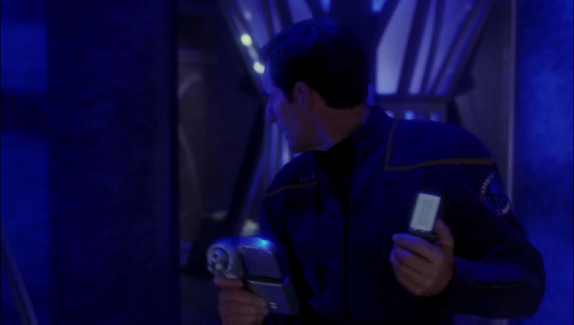 ariane179254_Enterprise_1x01-1x02_BrokenBow_5167.jpg