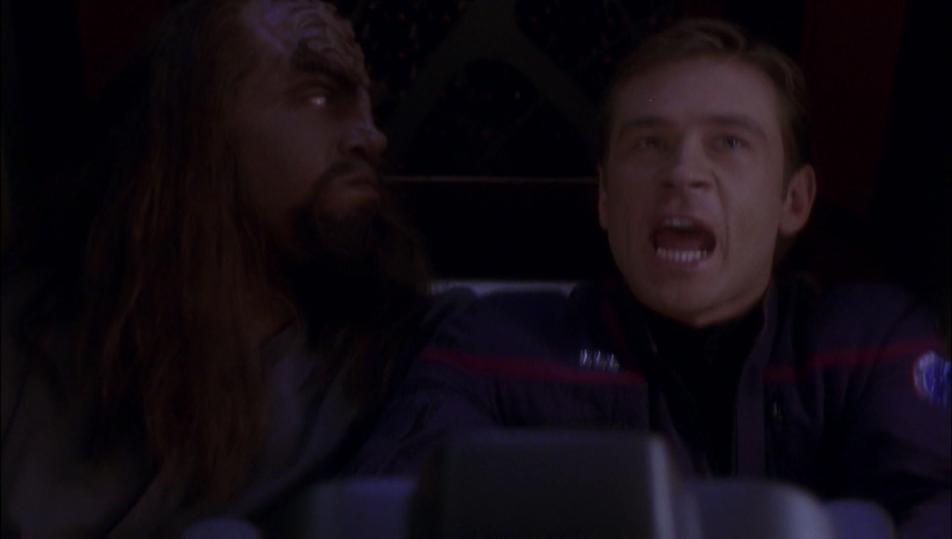 ariane179254_Enterprise_1x01-1x02_BrokenBow_5192.jpg