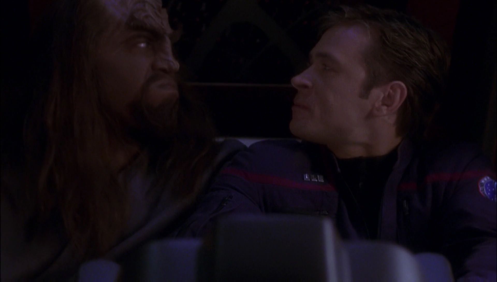 ariane179254_Enterprise_1x01-1x02_BrokenBow_5193.jpg