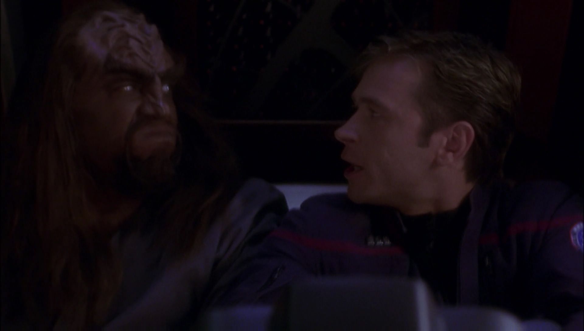 ariane179254_Enterprise_1x01-1x02_BrokenBow_5194.jpg