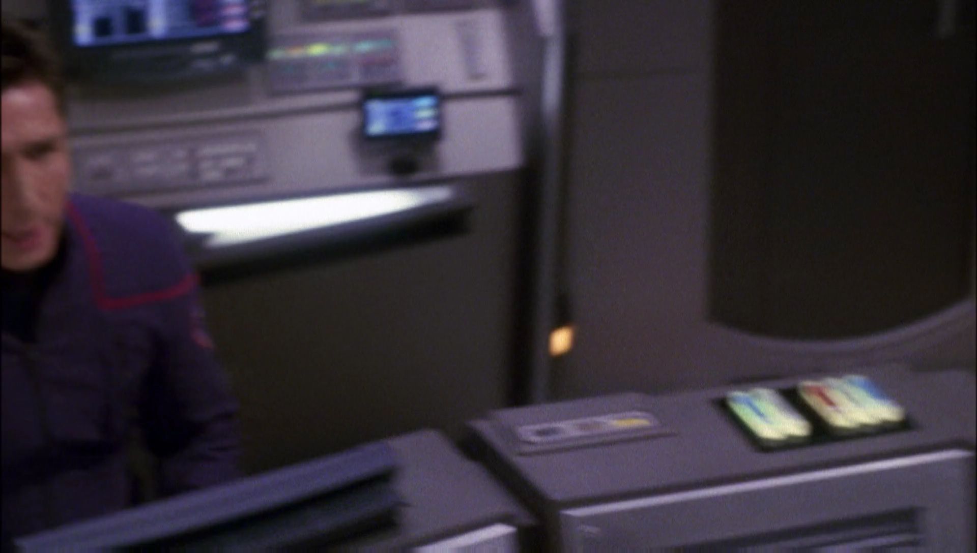 ariane179254_Enterprise_1x01-1x02_BrokenBow_5202.jpg