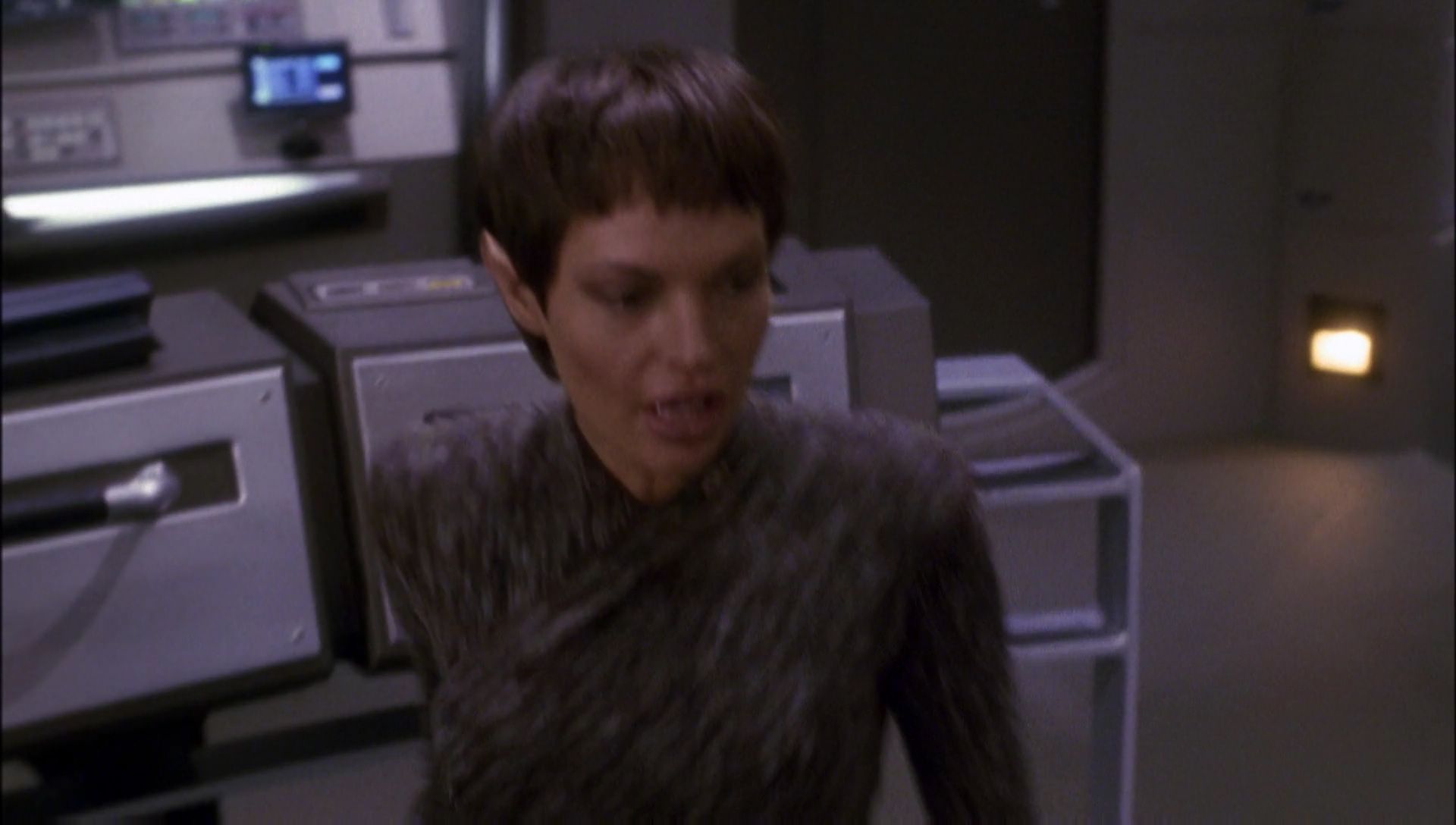 ariane179254_Enterprise_1x01-1x02_BrokenBow_5203.jpg