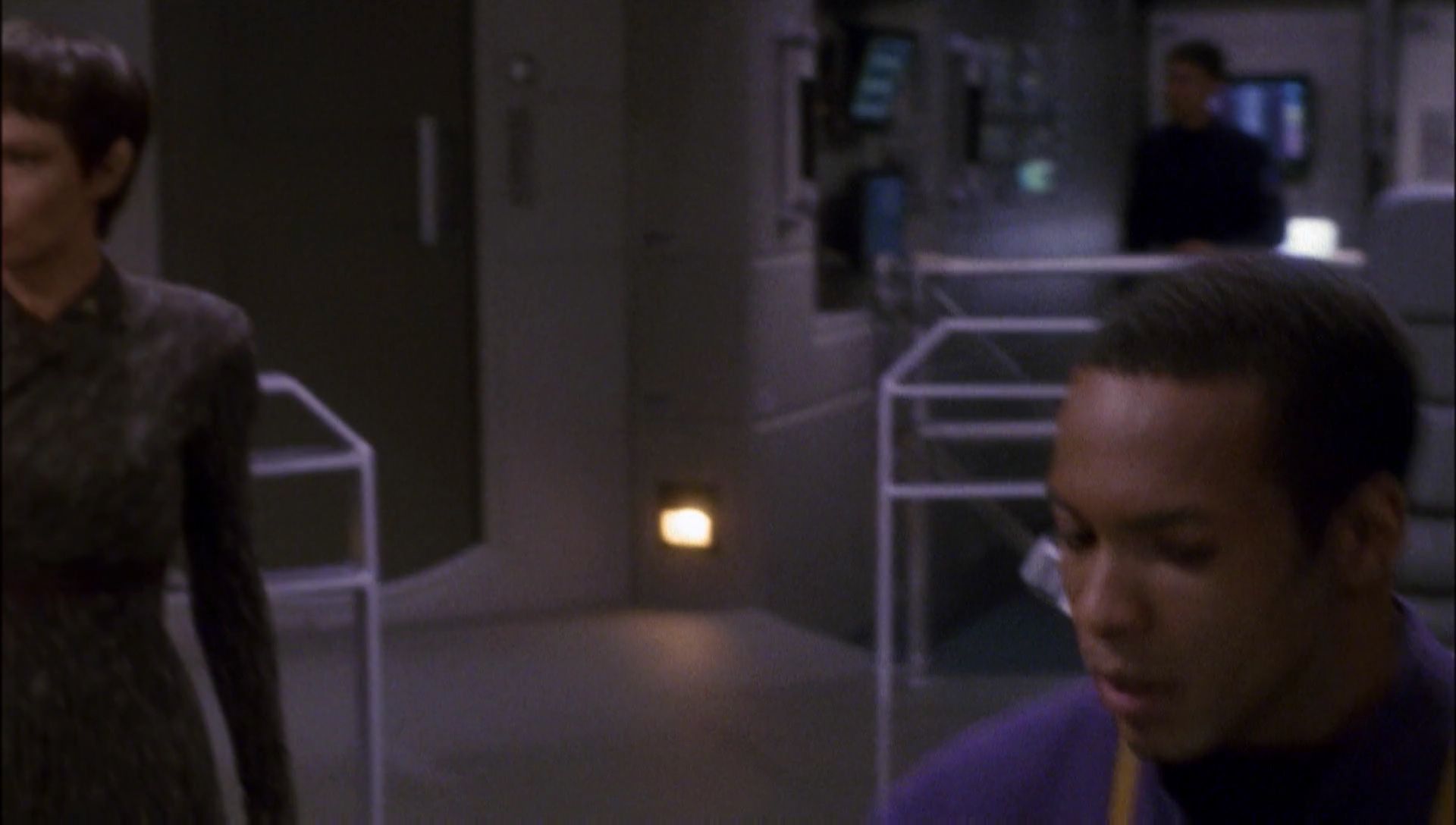 ariane179254_Enterprise_1x01-1x02_BrokenBow_5205.jpg