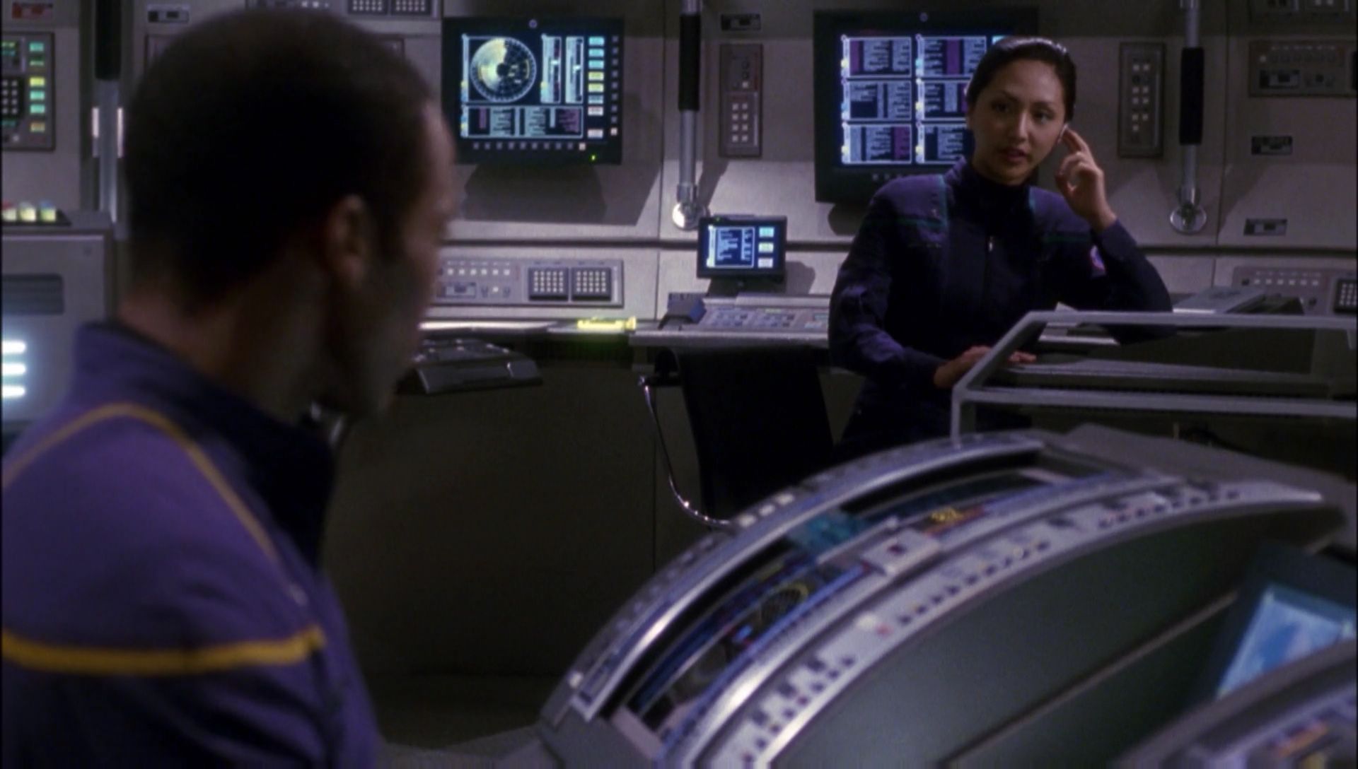 ariane179254_Enterprise_1x01-1x02_BrokenBow_5209.jpg