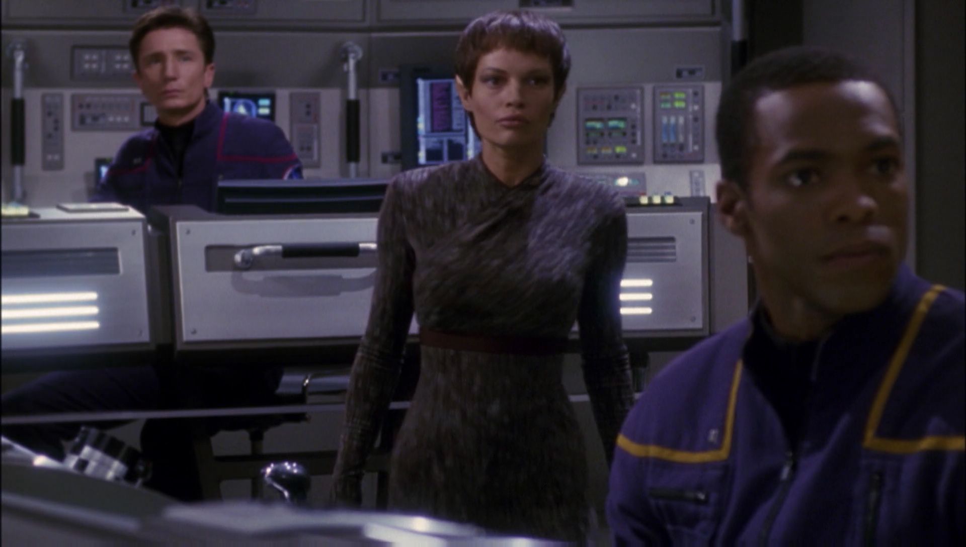 ariane179254_Enterprise_1x01-1x02_BrokenBow_5210.jpg