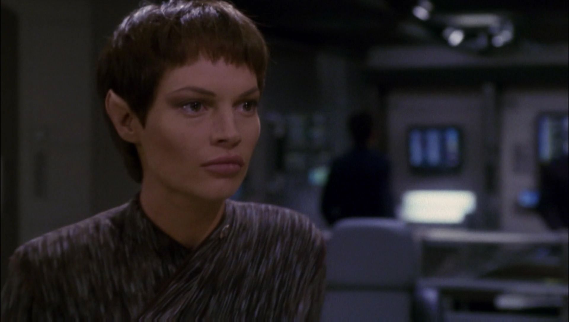 ariane179254_Enterprise_1x01-1x02_BrokenBow_5213.jpg