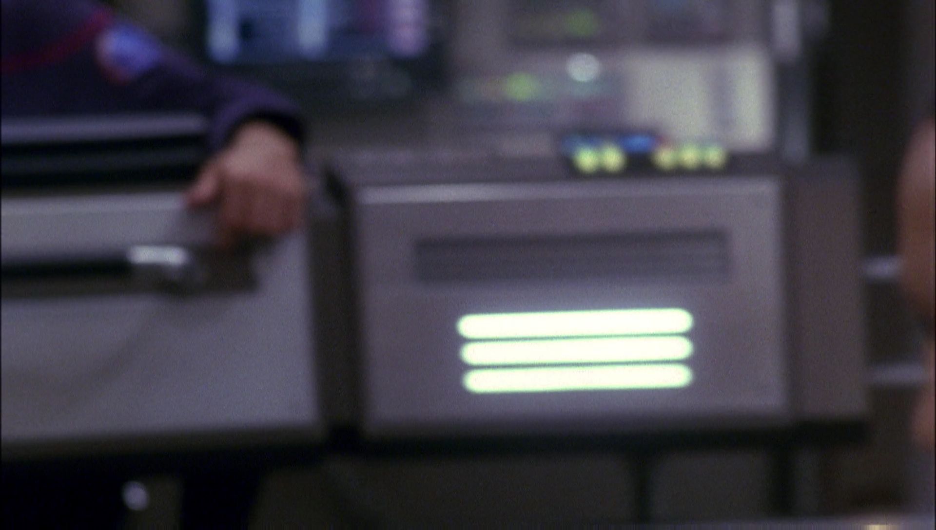 ariane179254_Enterprise_1x01-1x02_BrokenBow_5219.jpg
