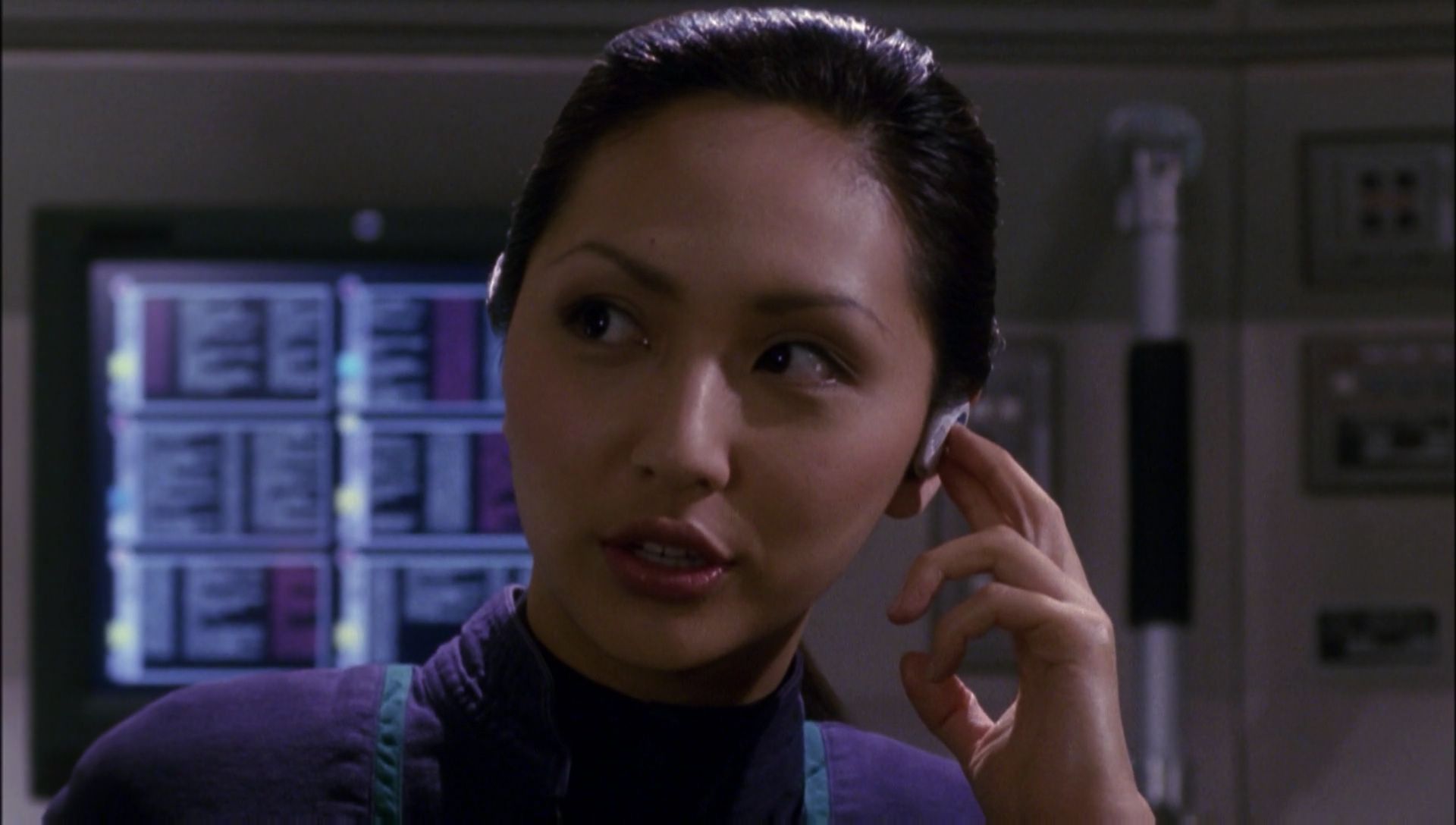 ariane179254_Enterprise_1x01-1x02_BrokenBow_5224.jpg
