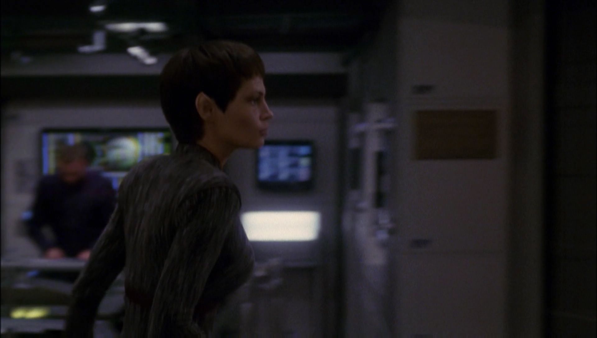 ariane179254_Enterprise_1x01-1x02_BrokenBow_5243.jpg