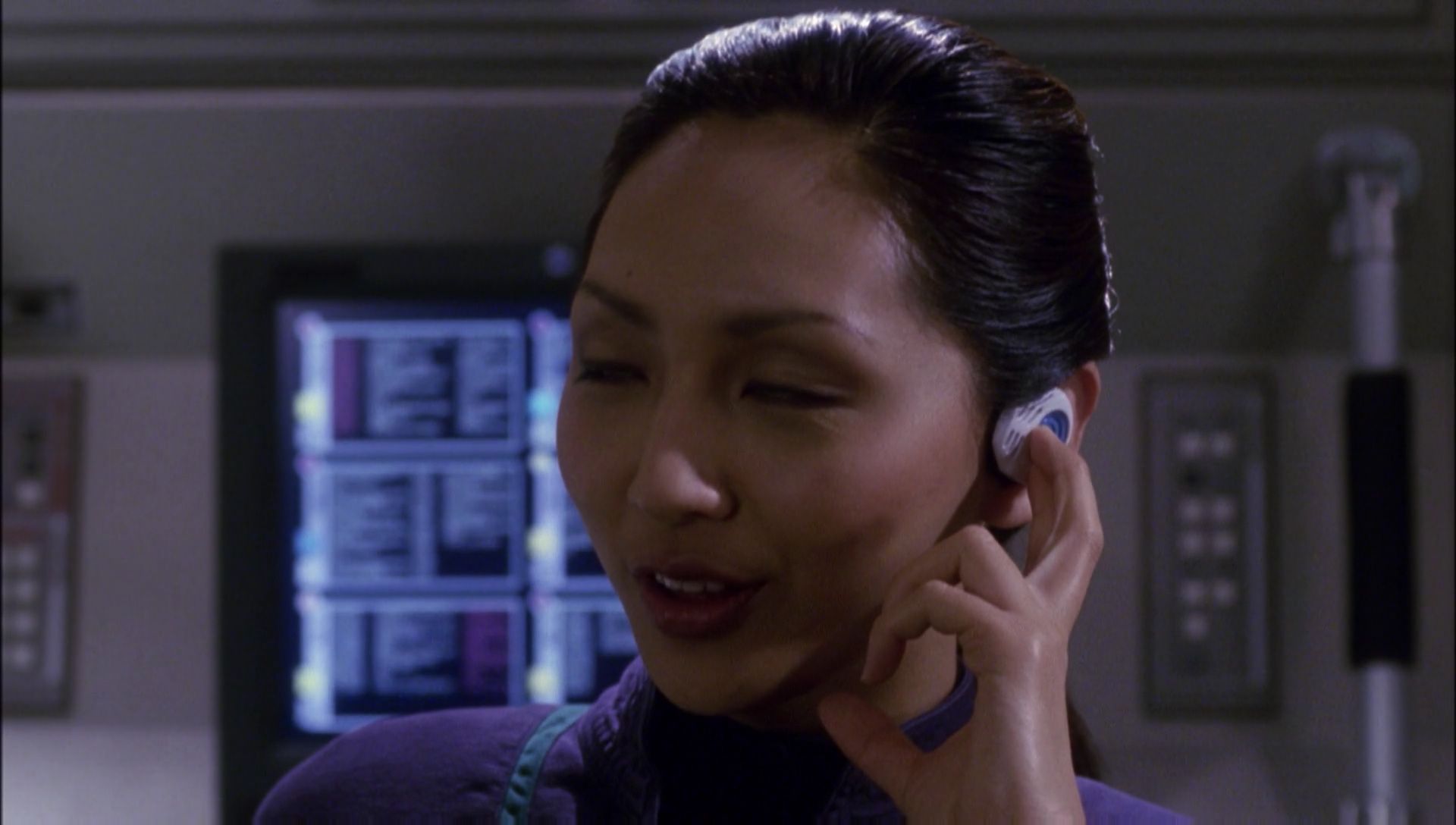 ariane179254_Enterprise_1x01-1x02_BrokenBow_5266.jpg