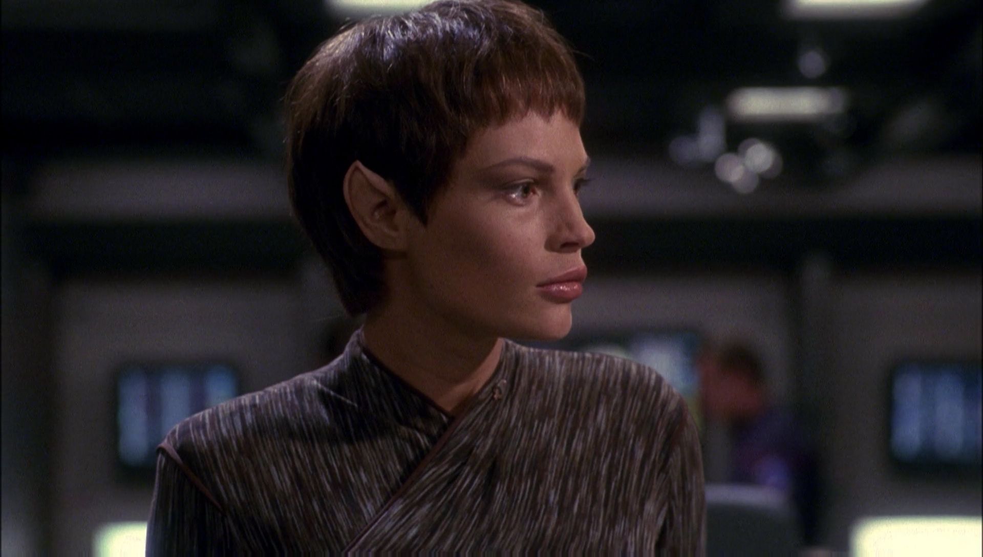 ariane179254_Enterprise_1x01-1x02_BrokenBow_5280.jpg