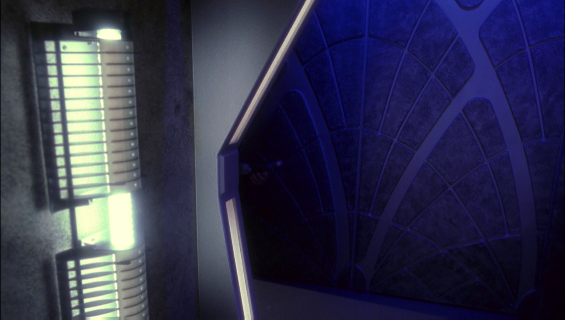 ariane179254_Enterprise_1x01-1x02_BrokenBow_5285.jpg