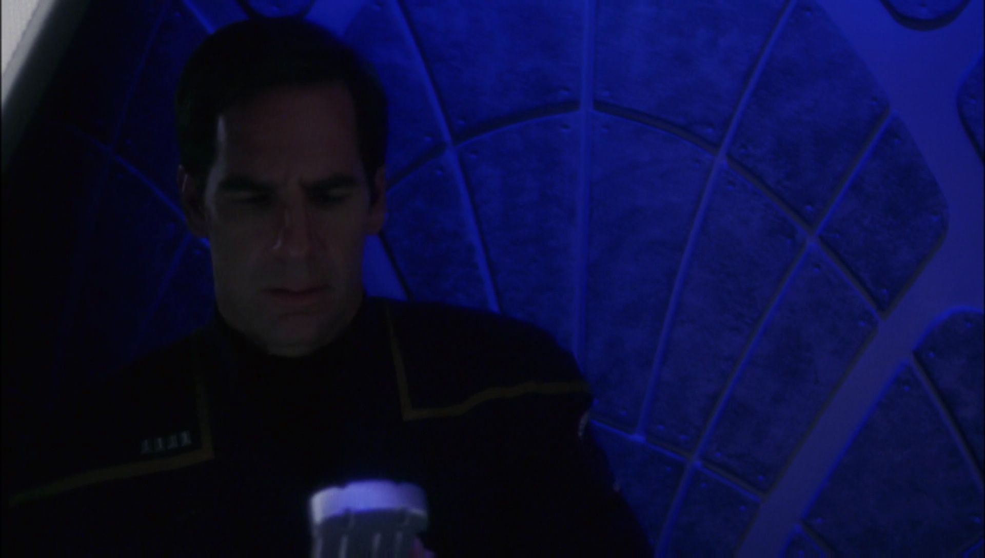 ariane179254_Enterprise_1x01-1x02_BrokenBow_5294.jpg