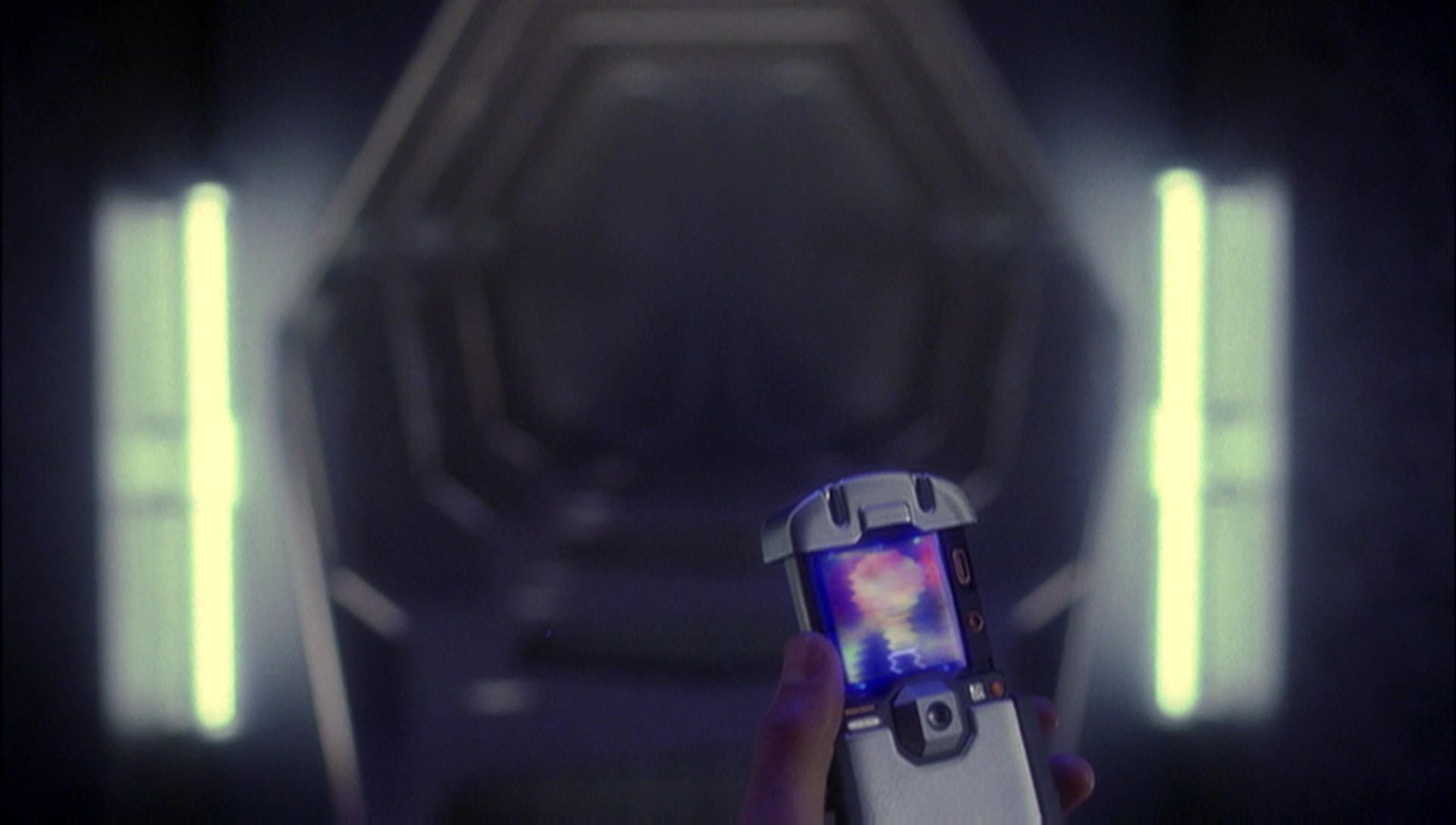 ariane179254_Enterprise_1x01-1x02_BrokenBow_5296.jpg