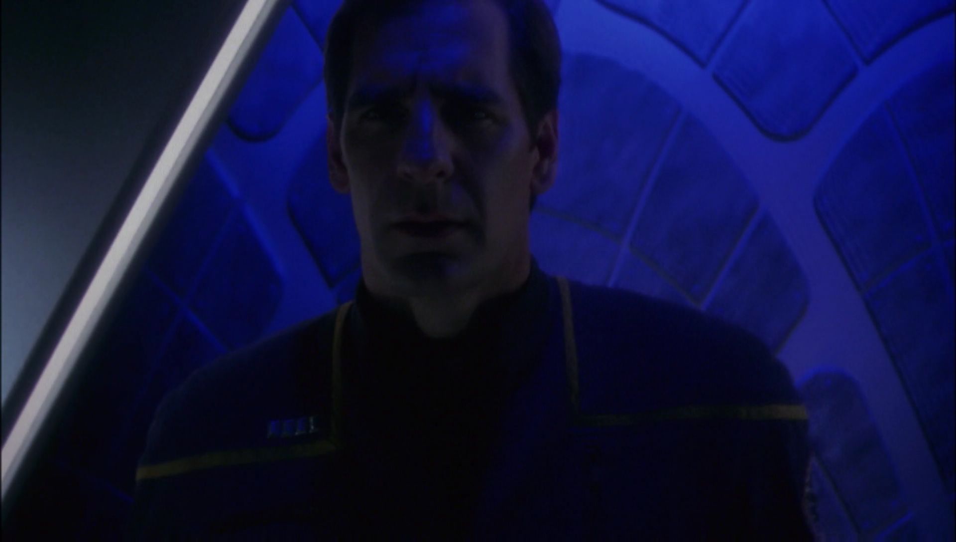 ariane179254_Enterprise_1x01-1x02_BrokenBow_5303.jpg