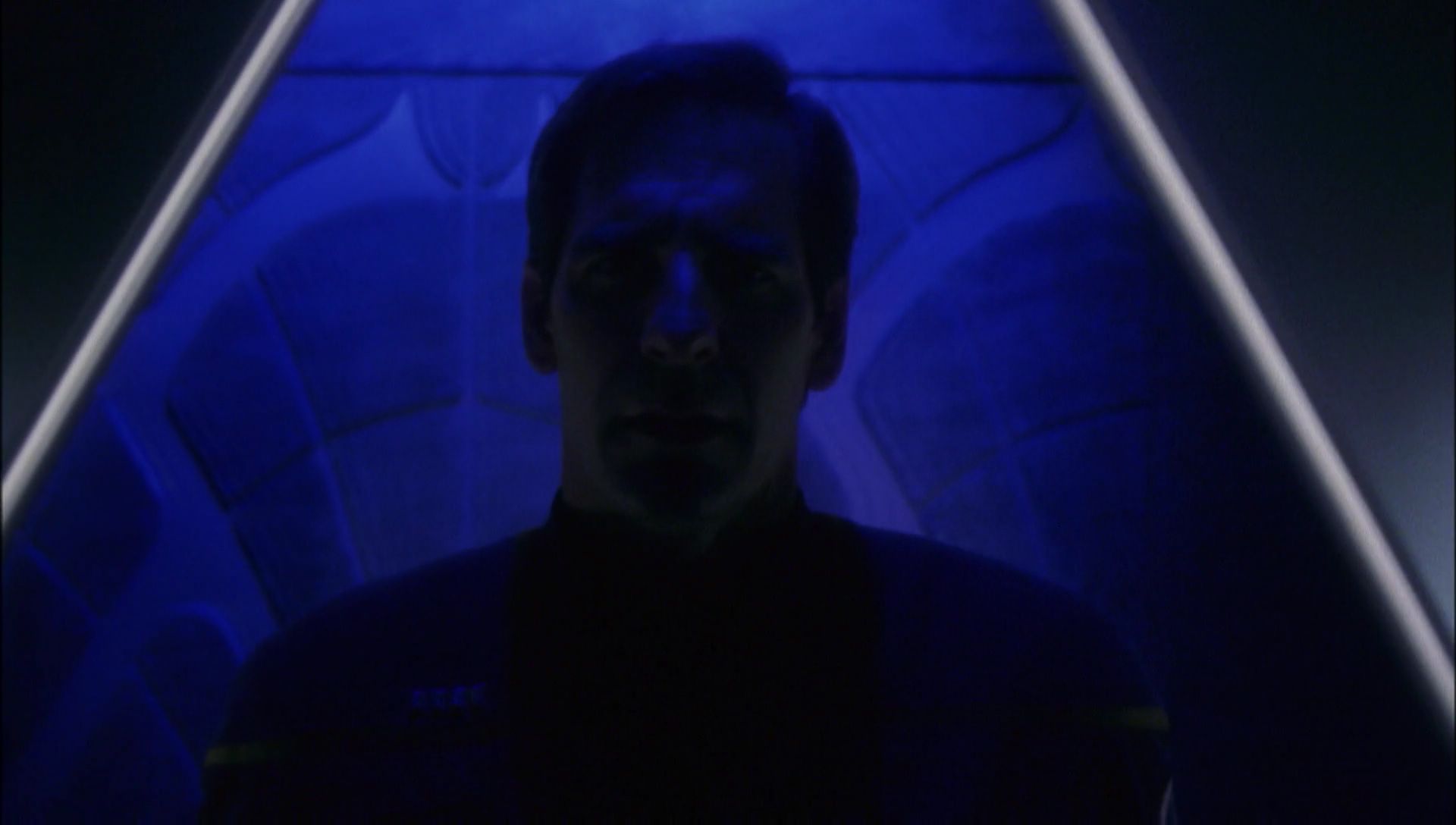 ariane179254_Enterprise_1x01-1x02_BrokenBow_5304.jpg