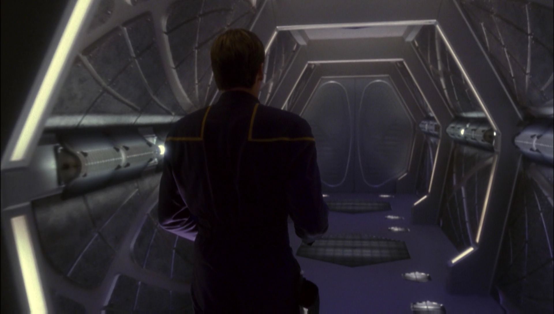 ariane179254_Enterprise_1x01-1x02_BrokenBow_5307.jpg