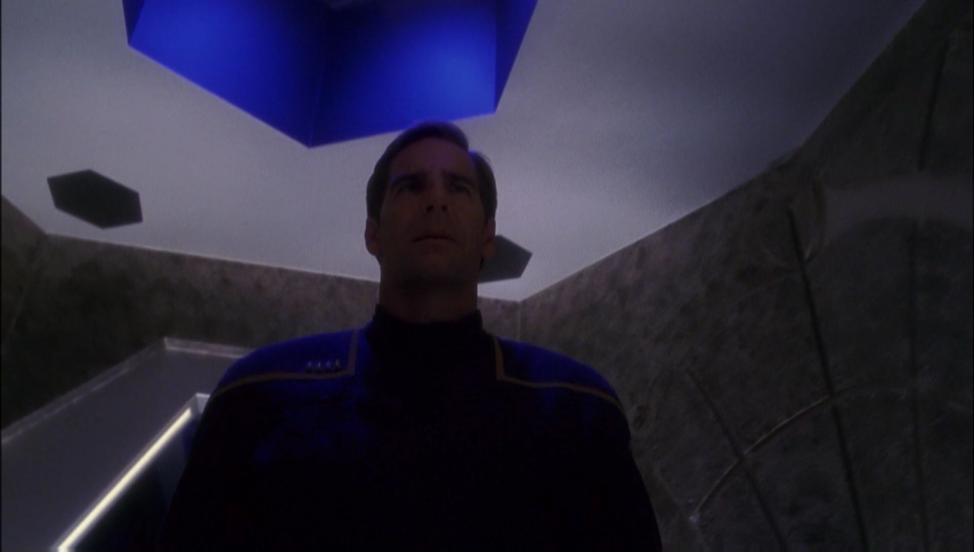 ariane179254_Enterprise_1x01-1x02_BrokenBow_5308.jpg