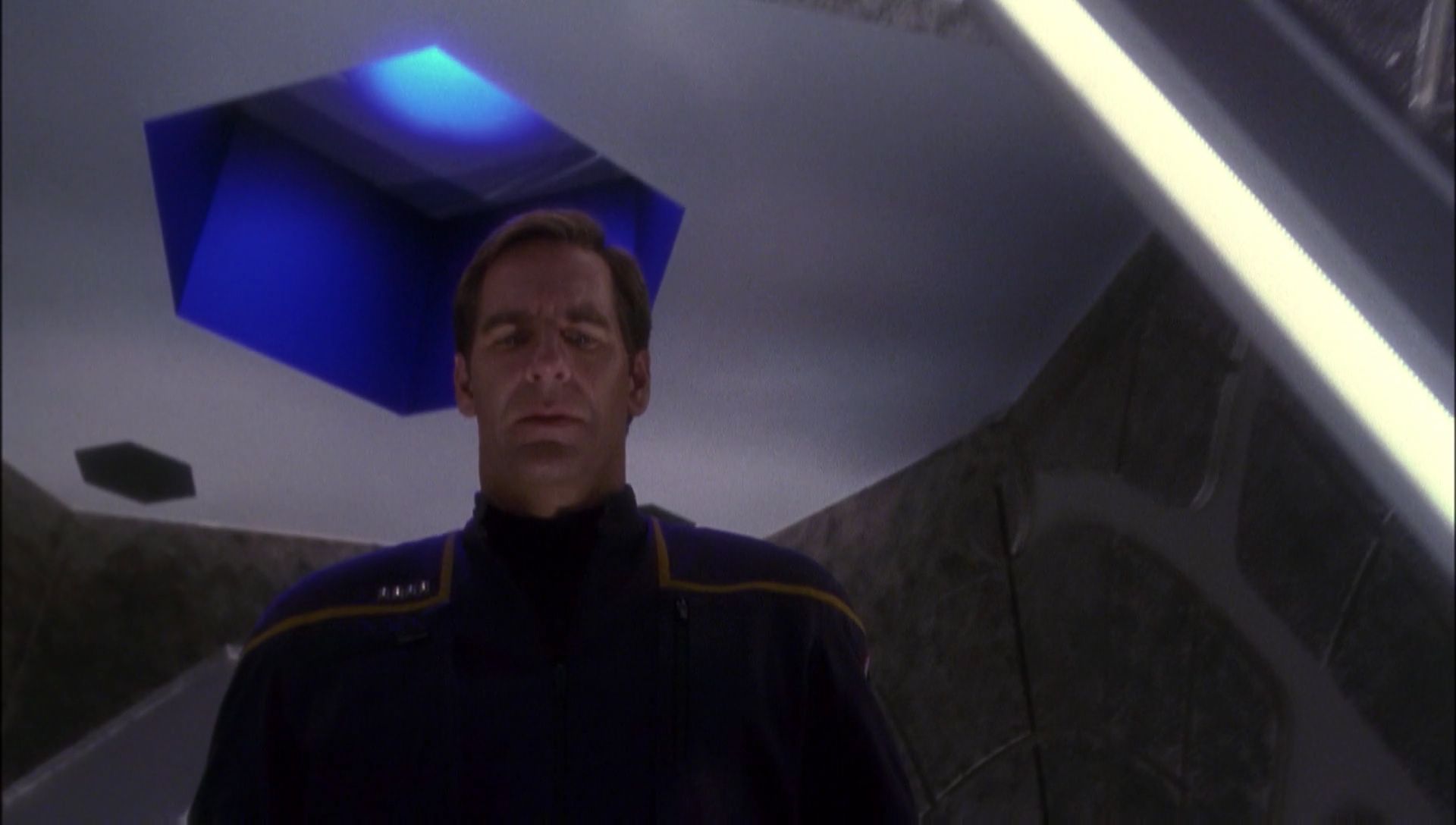 ariane179254_Enterprise_1x01-1x02_BrokenBow_5309.jpg