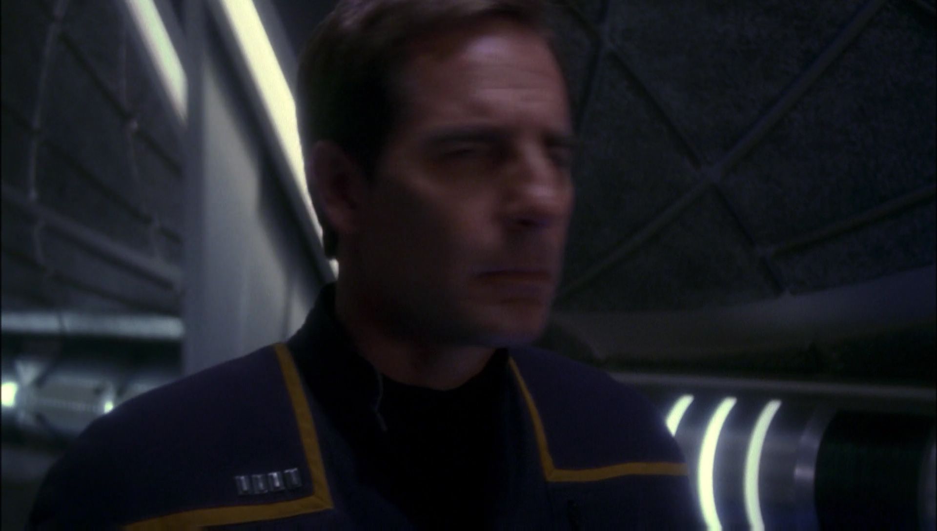 ariane179254_Enterprise_1x01-1x02_BrokenBow_5326.jpg