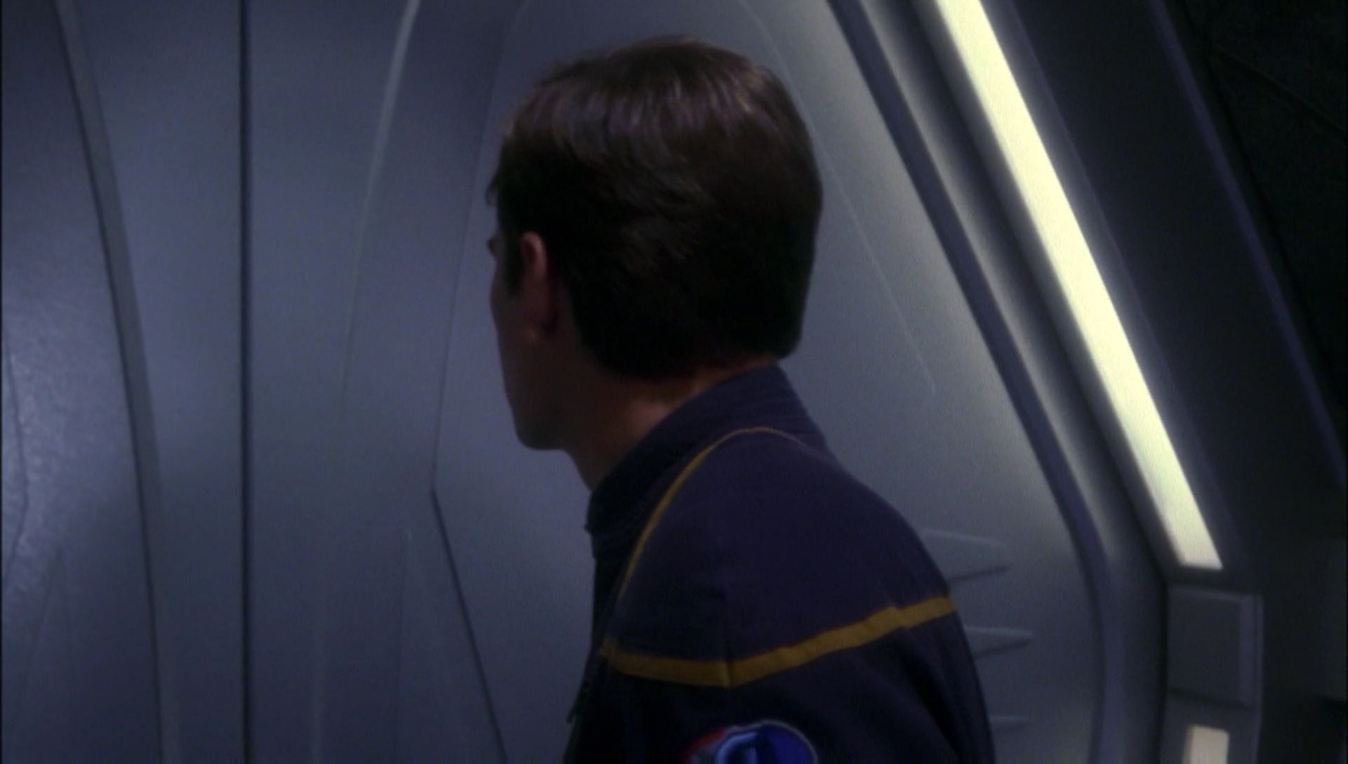 ariane179254_Enterprise_1x01-1x02_BrokenBow_5328.jpg