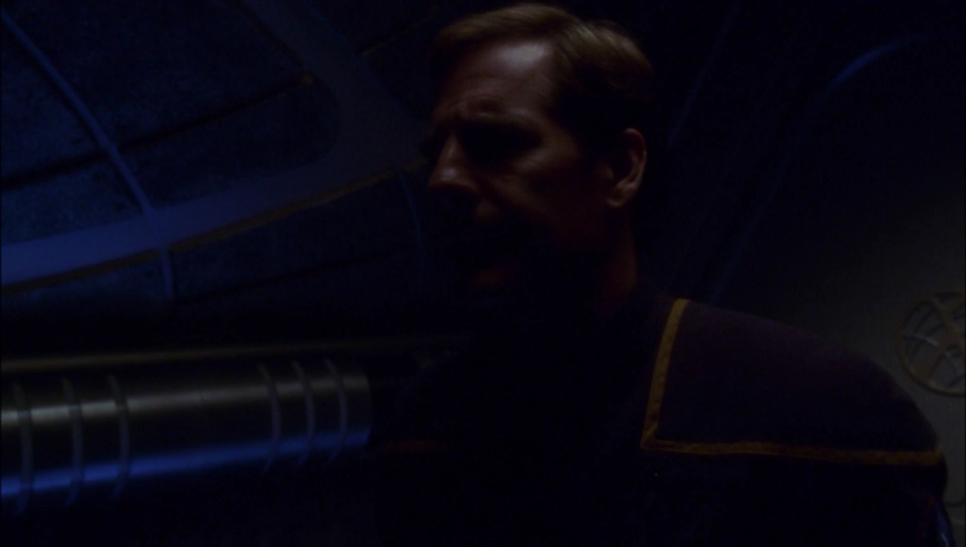 ariane179254_Enterprise_1x01-1x02_BrokenBow_5329.jpg