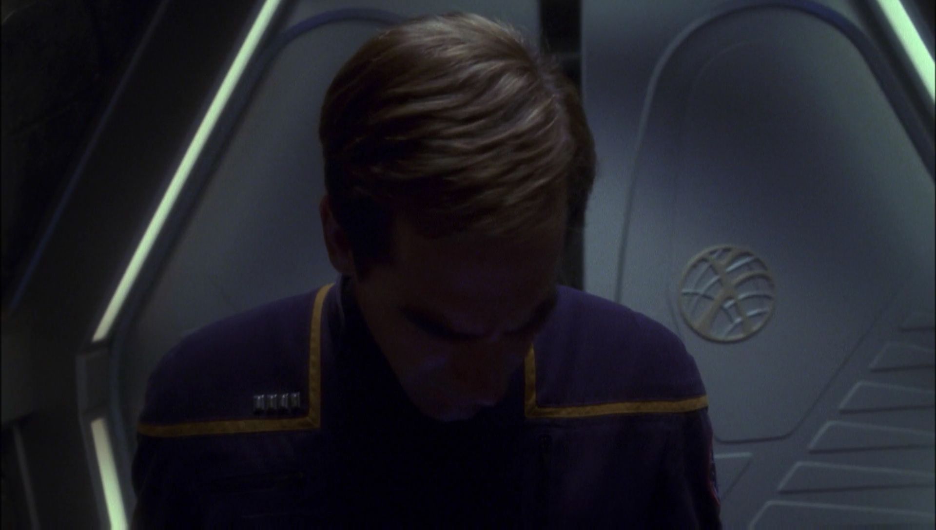 ariane179254_Enterprise_1x01-1x02_BrokenBow_5347.jpg