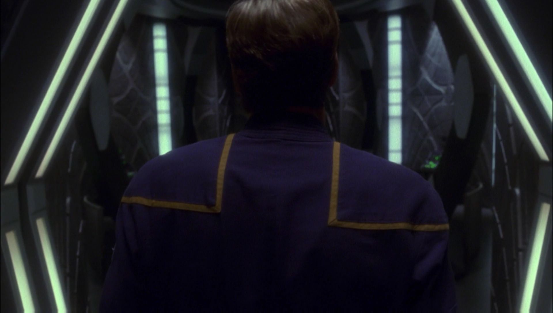ariane179254_Enterprise_1x01-1x02_BrokenBow_5349.jpg