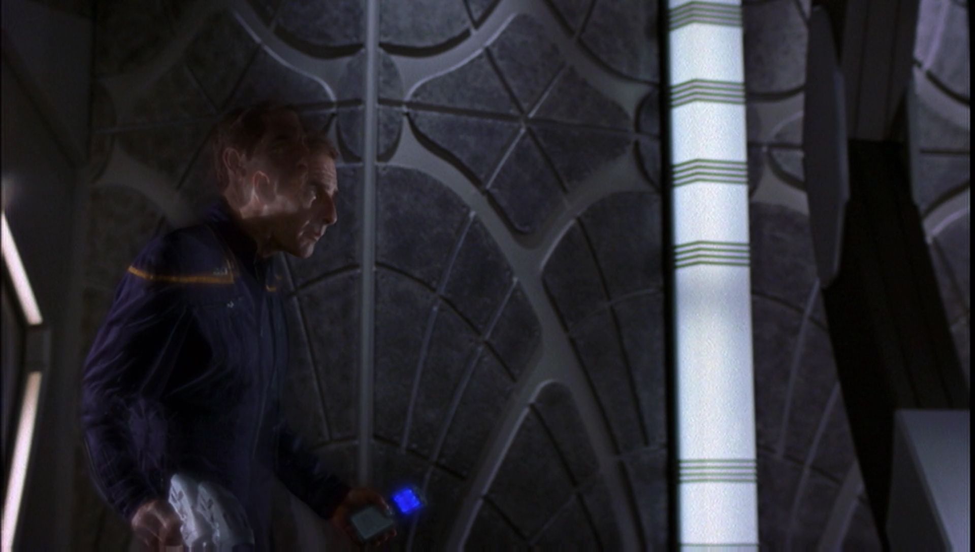 ariane179254_Enterprise_1x01-1x02_BrokenBow_5361.jpg