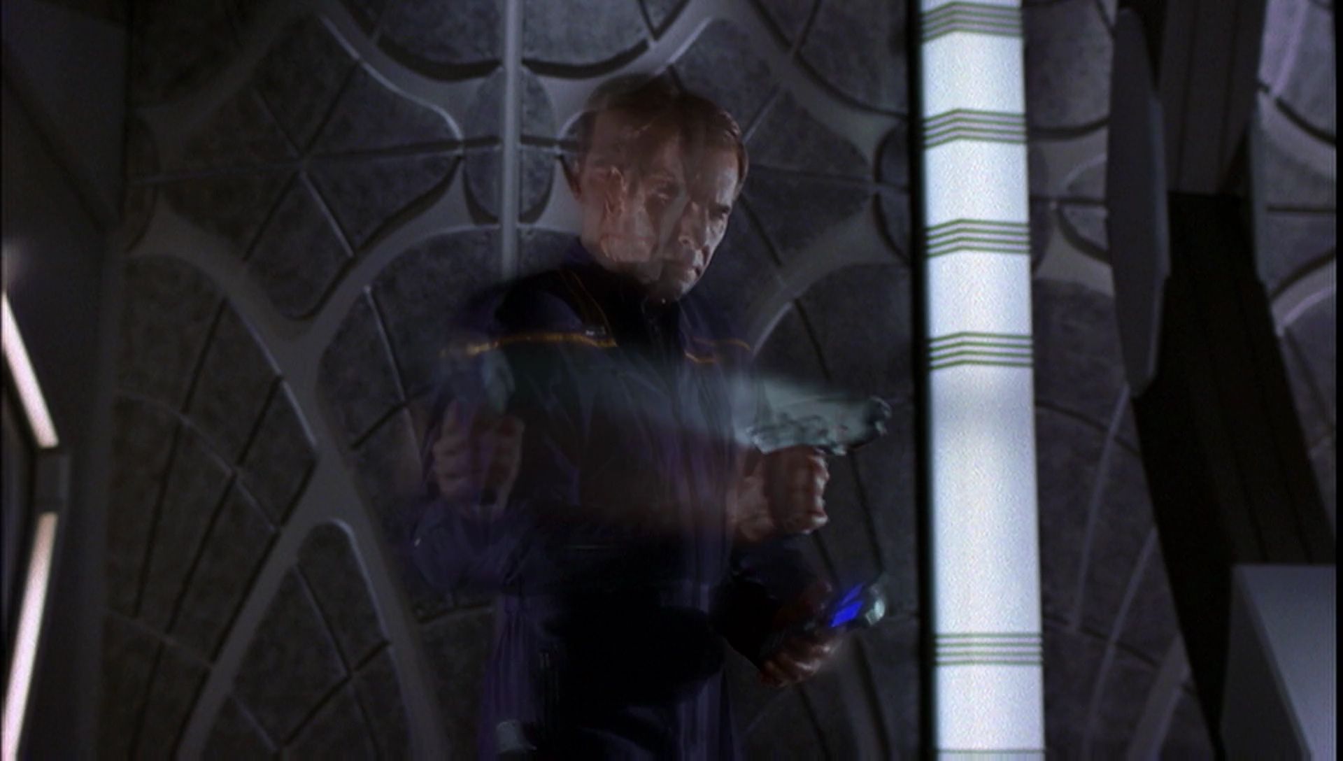 ariane179254_Enterprise_1x01-1x02_BrokenBow_5366.jpg