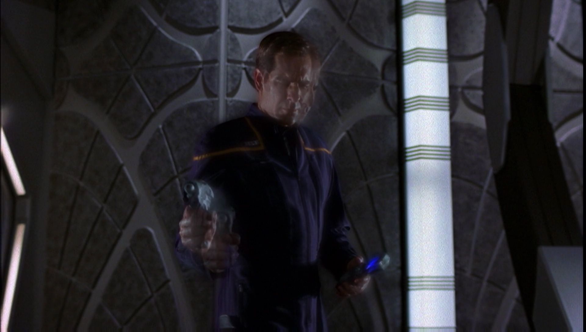ariane179254_Enterprise_1x01-1x02_BrokenBow_5369.jpg