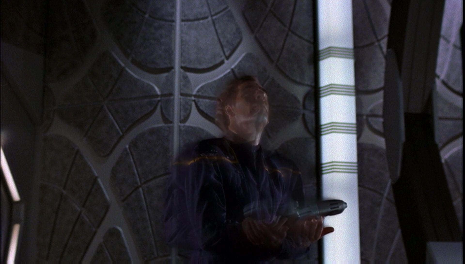 ariane179254_Enterprise_1x01-1x02_BrokenBow_5385.jpg
