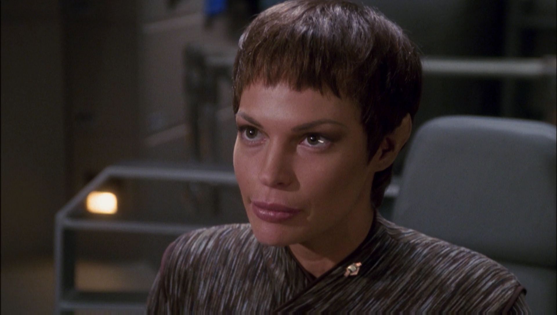 ariane179254_Enterprise_1x01-1x02_BrokenBow_5401.jpg