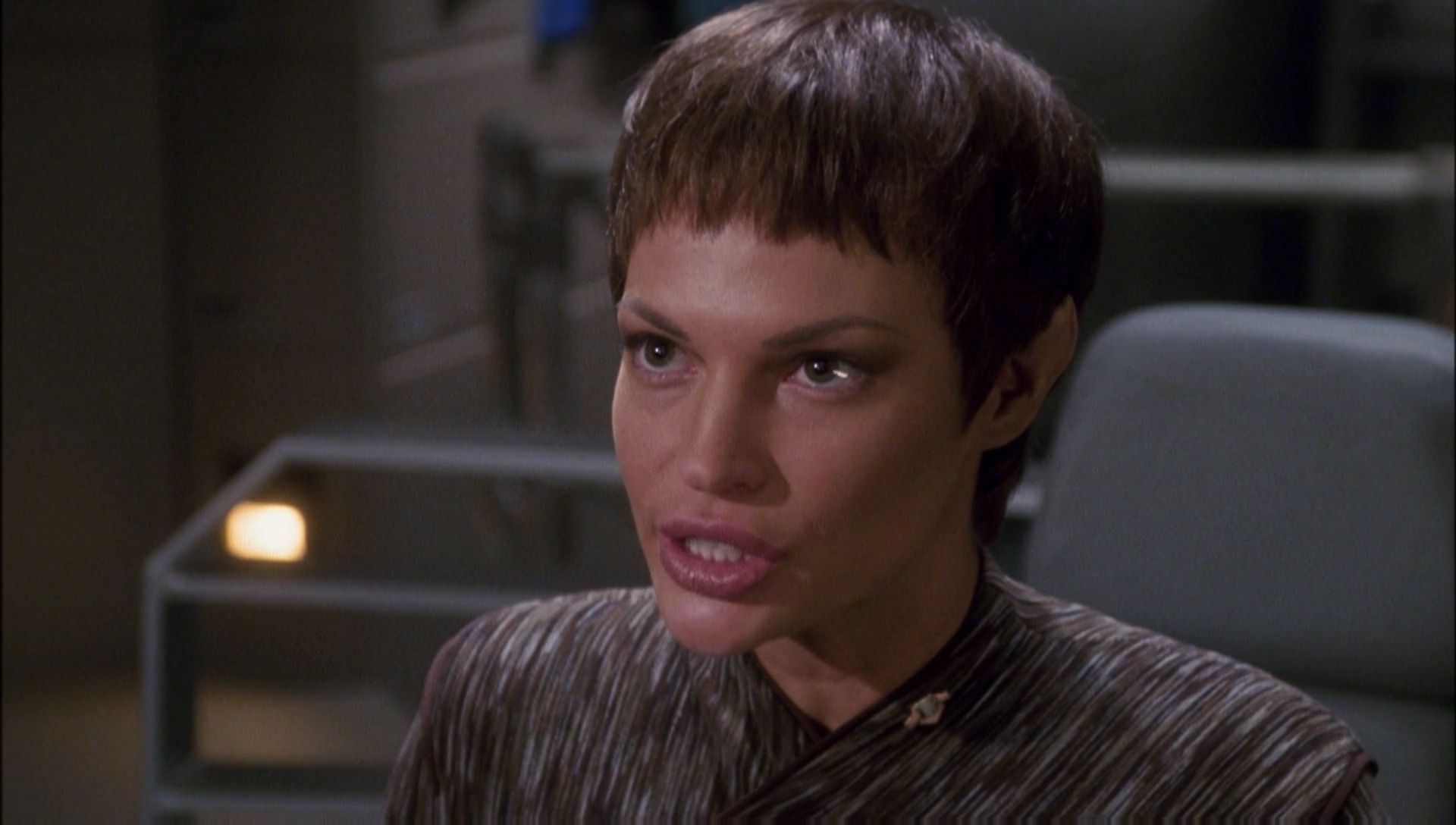 ariane179254_Enterprise_1x01-1x02_BrokenBow_5402.jpg