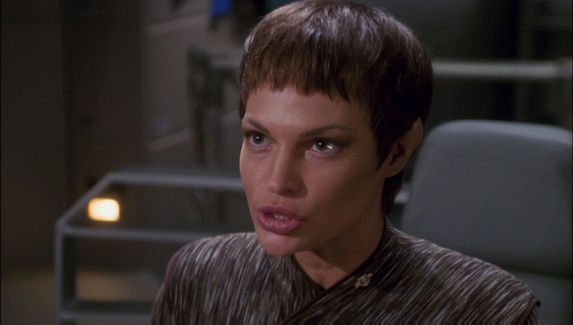 ariane179254_Enterprise_1x01-1x02_BrokenBow_5403.jpg