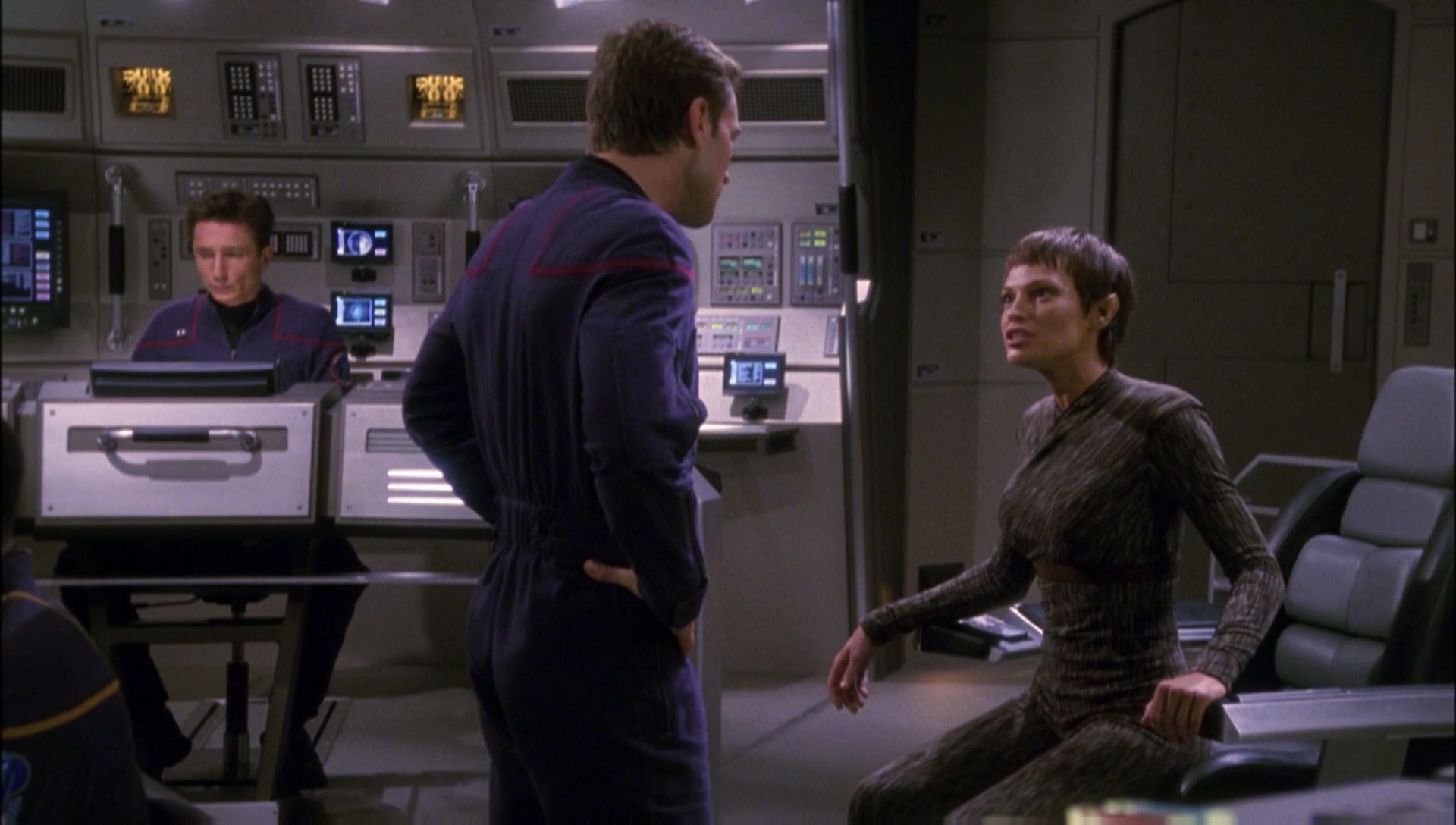 ariane179254_Enterprise_1x01-1x02_BrokenBow_5419.jpg