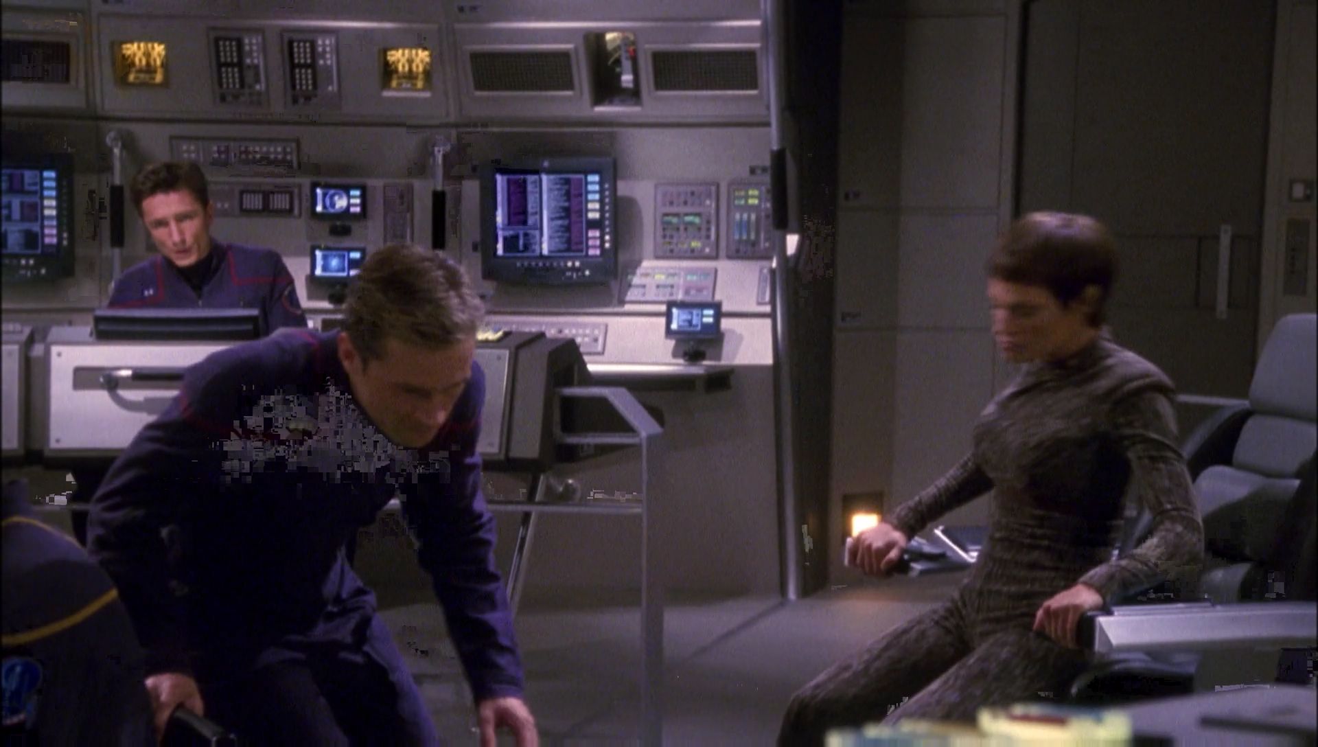 ariane179254_Enterprise_1x01-1x02_BrokenBow_5425.jpg