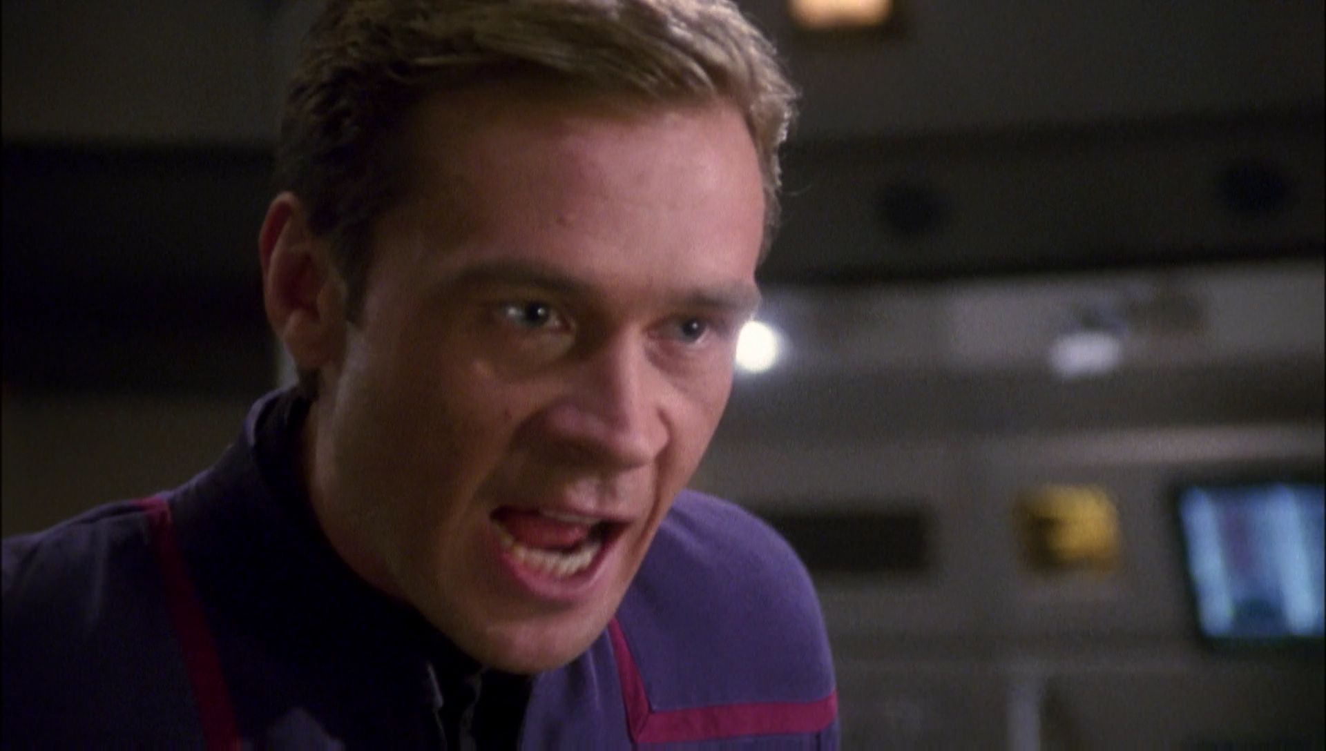 ariane179254_Enterprise_1x01-1x02_BrokenBow_5431.jpg