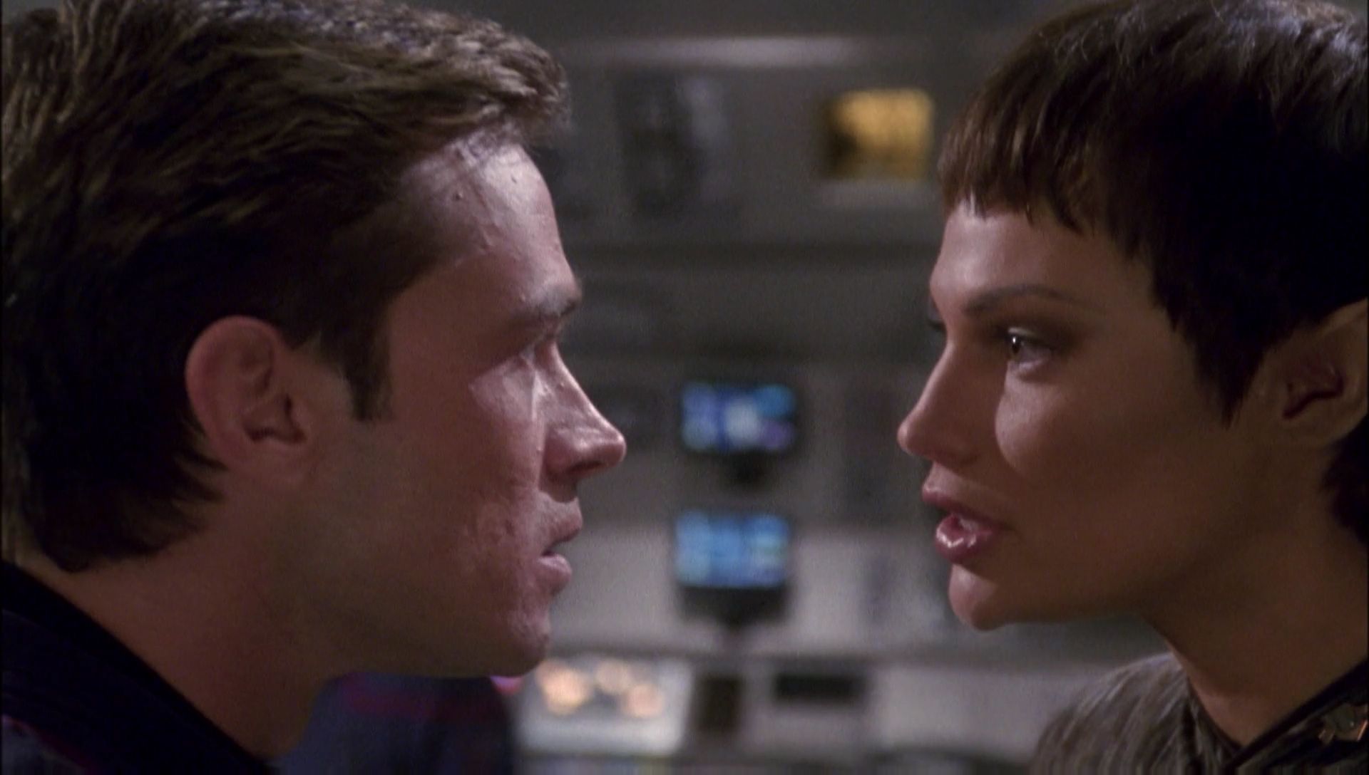 ariane179254_Enterprise_1x01-1x02_BrokenBow_5437.jpg