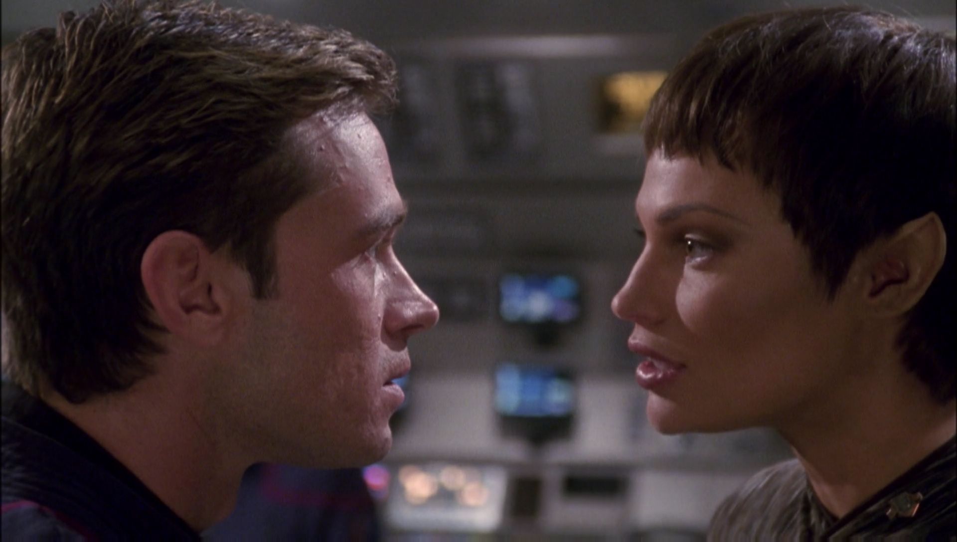 ariane179254_Enterprise_1x01-1x02_BrokenBow_5438.jpg