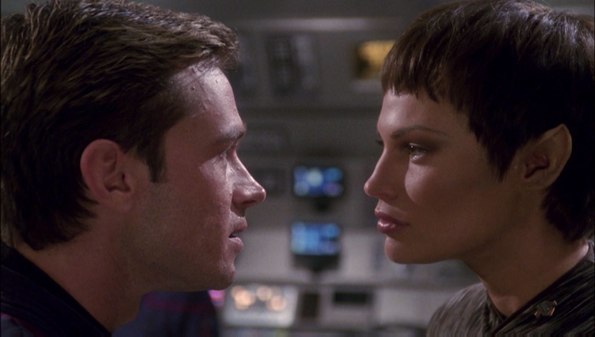 ariane179254_Enterprise_1x01-1x02_BrokenBow_5441.jpg