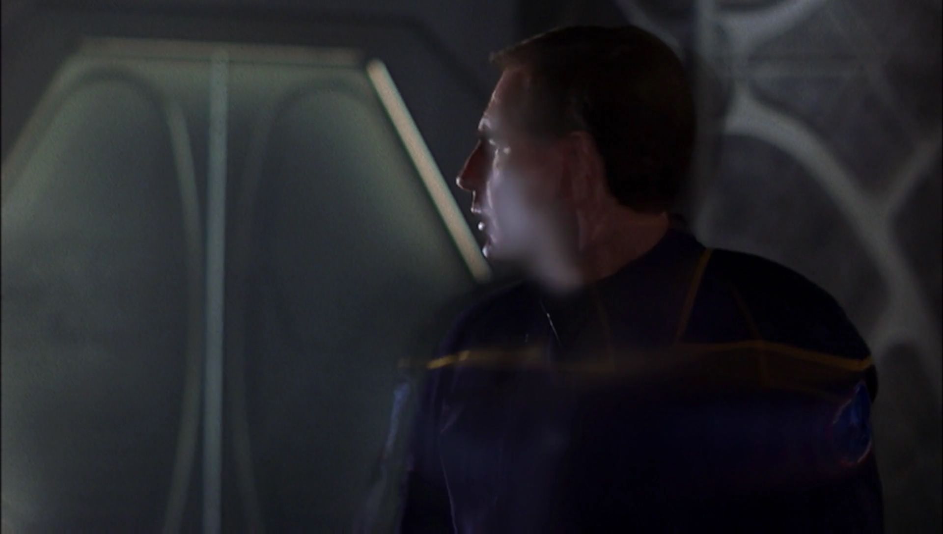 ariane179254_Enterprise_1x01-1x02_BrokenBow_5443.jpg