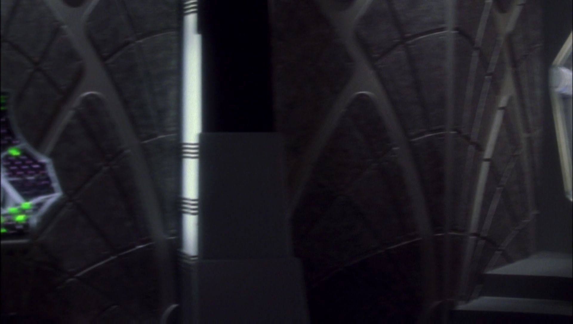ariane179254_Enterprise_1x01-1x02_BrokenBow_5449.jpg