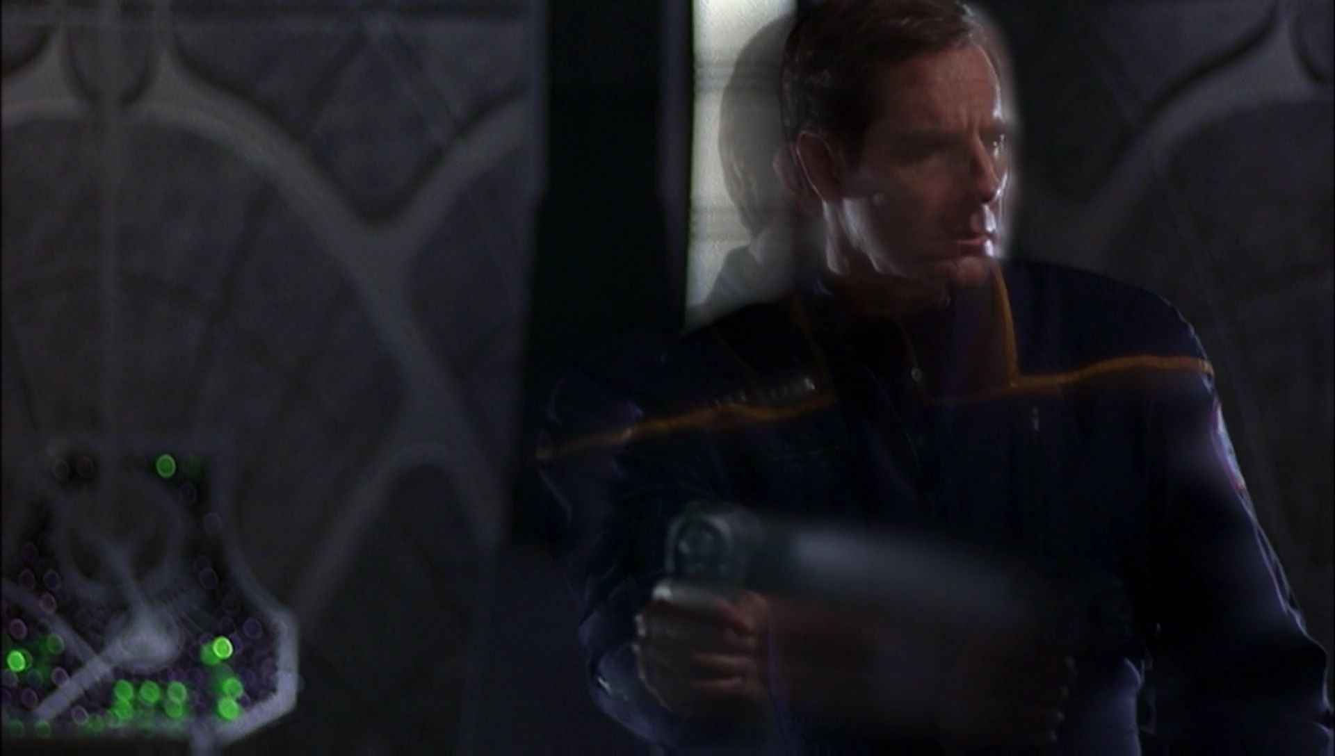 ariane179254_Enterprise_1x01-1x02_BrokenBow_5455.jpg