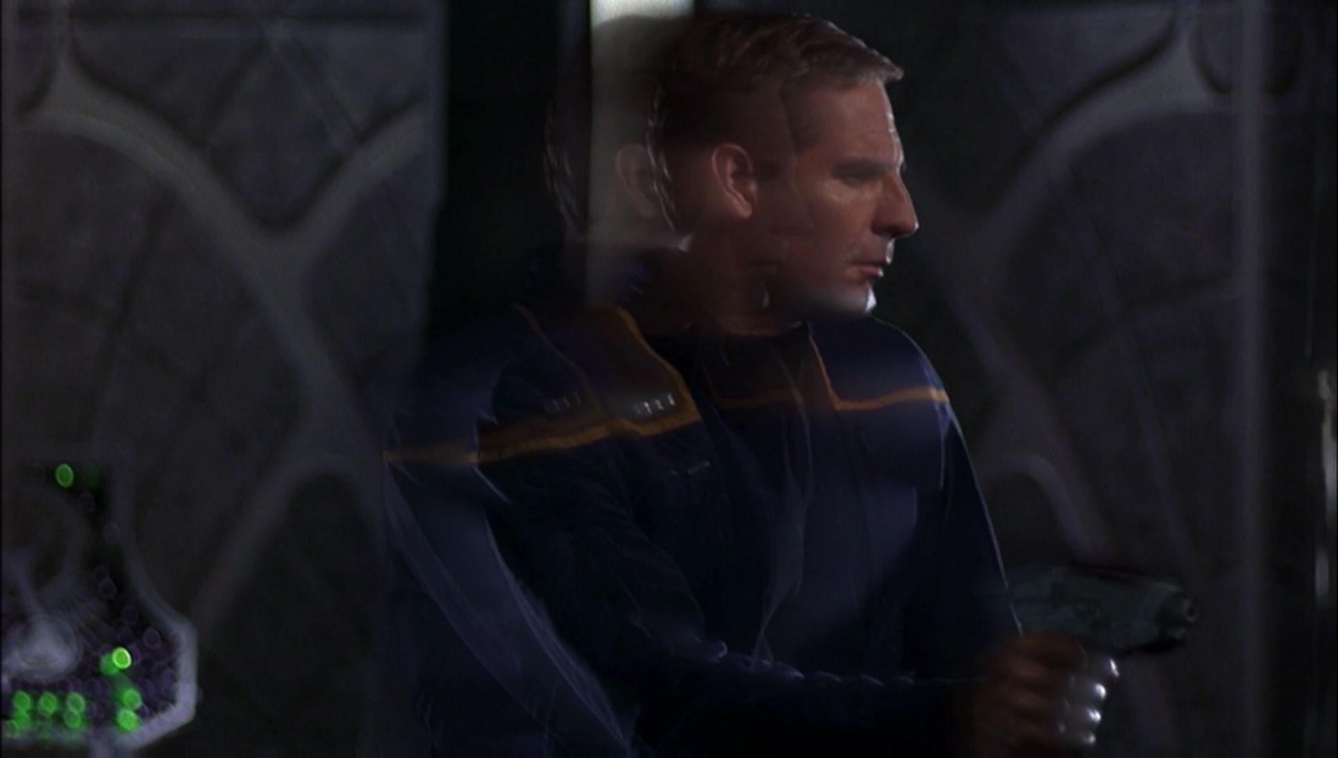 ariane179254_Enterprise_1x01-1x02_BrokenBow_5456.jpg