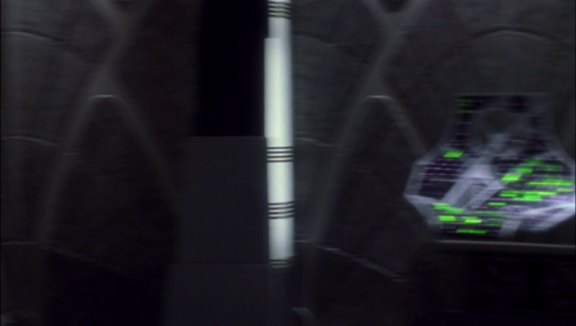 ariane179254_Enterprise_1x01-1x02_BrokenBow_5465.jpg