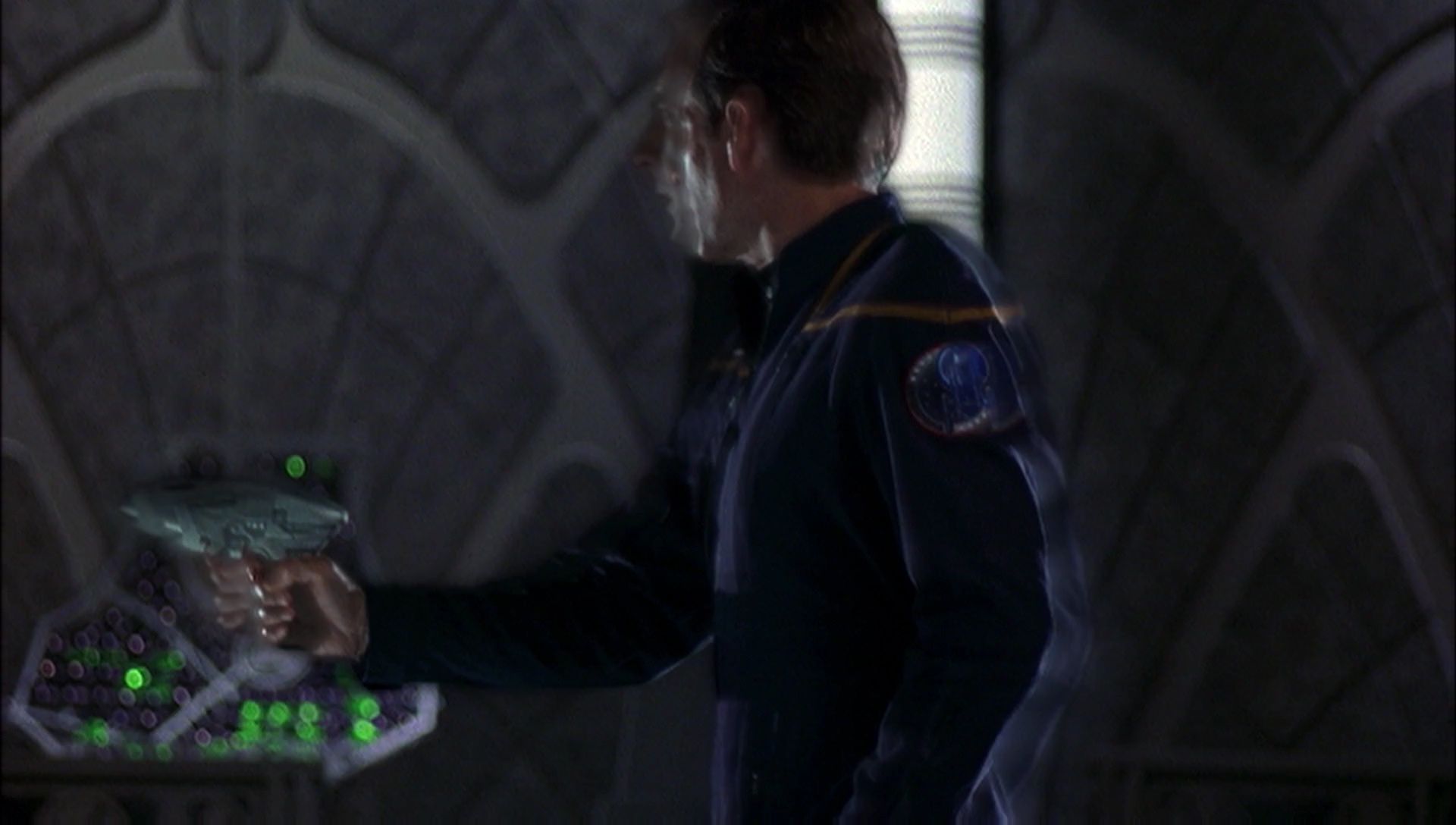 ariane179254_Enterprise_1x01-1x02_BrokenBow_5466.jpg