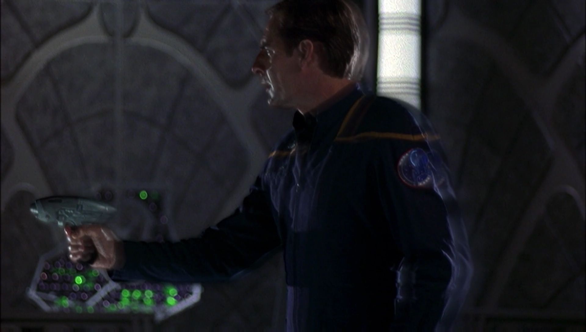 ariane179254_Enterprise_1x01-1x02_BrokenBow_5467.jpg