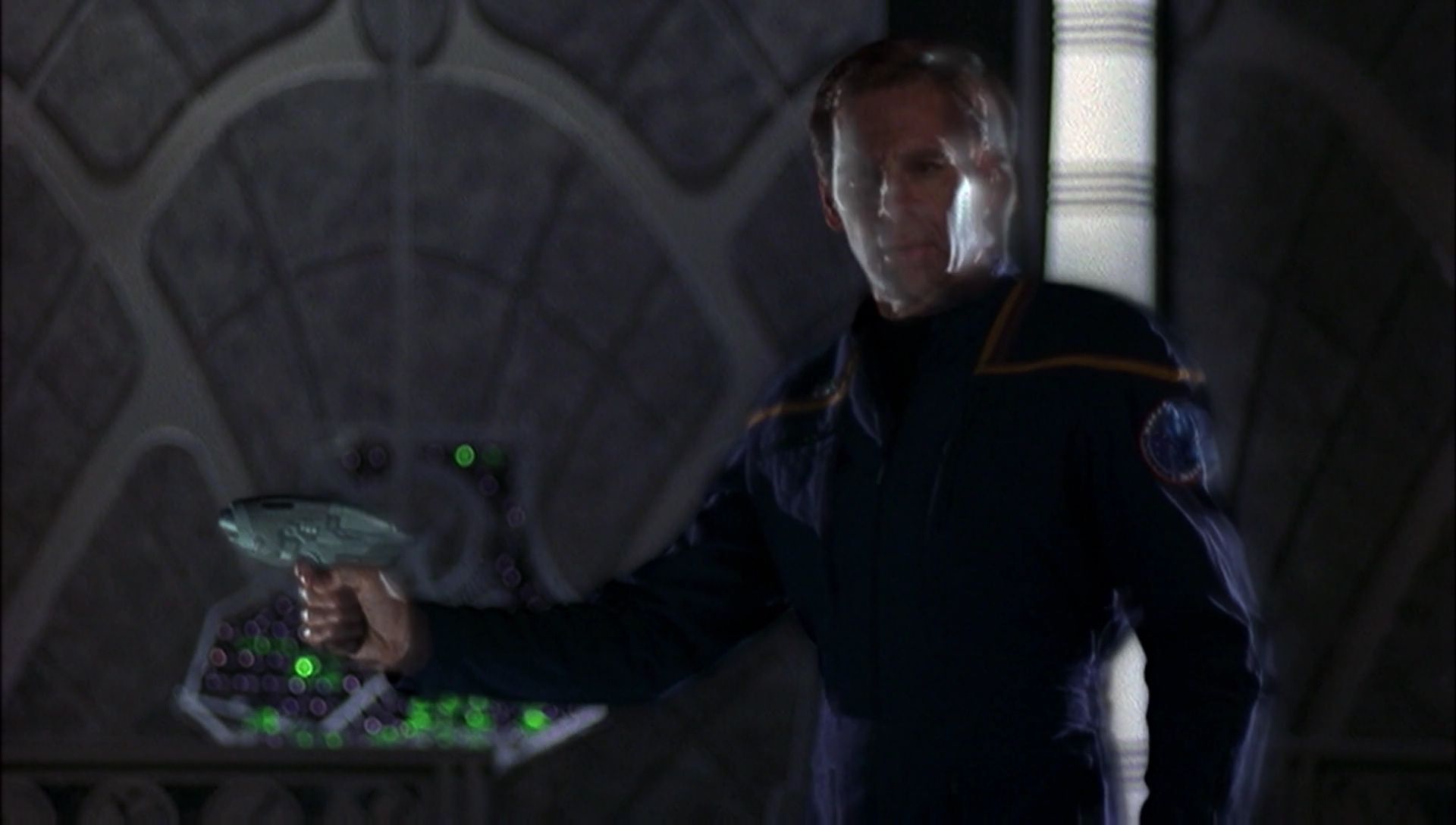 ariane179254_Enterprise_1x01-1x02_BrokenBow_5470.jpg