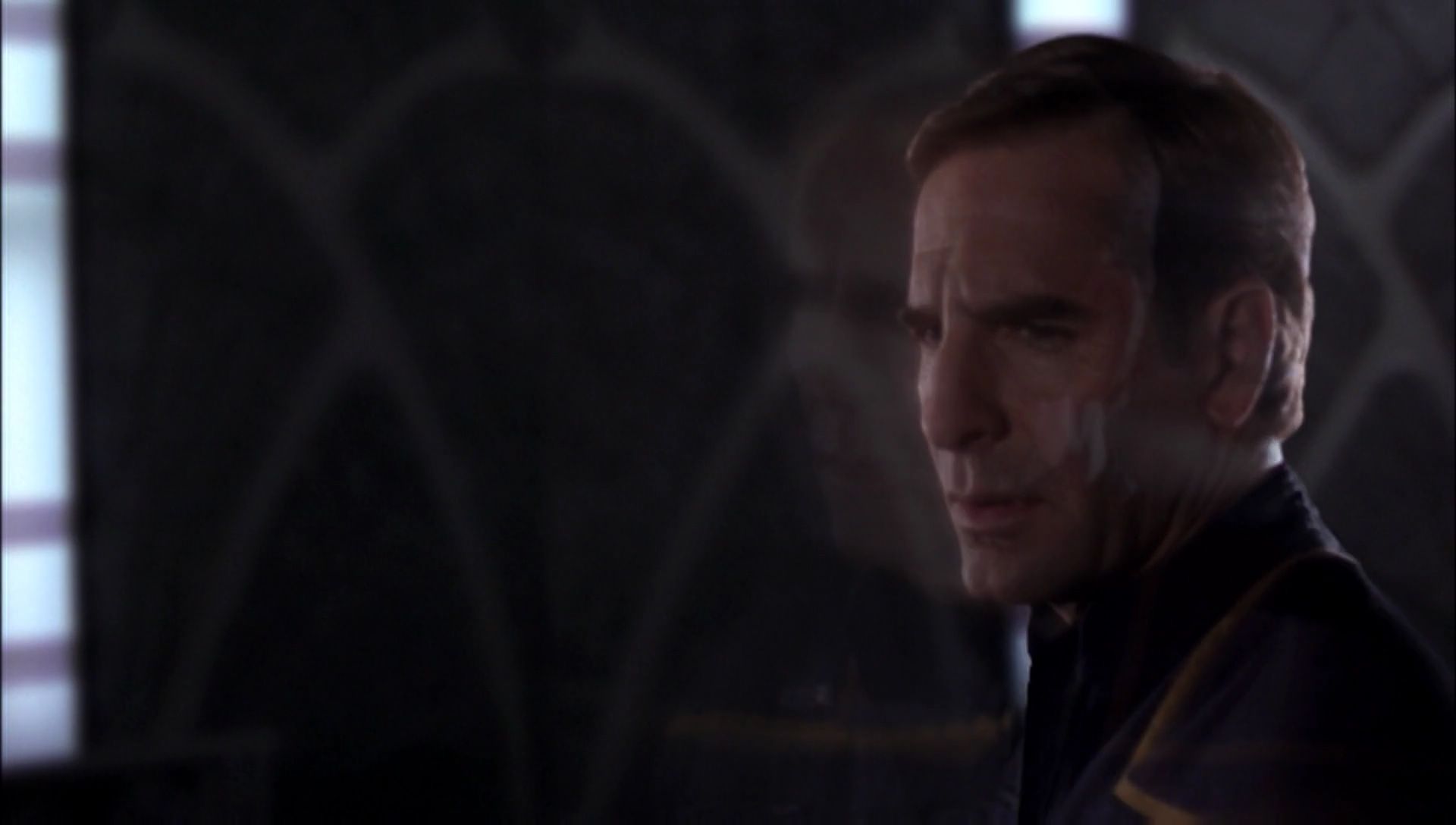 ariane179254_Enterprise_1x01-1x02_BrokenBow_5476.jpg